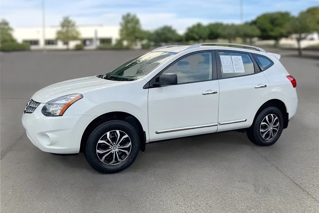 2014 Nissan Rogue Select S photo 1