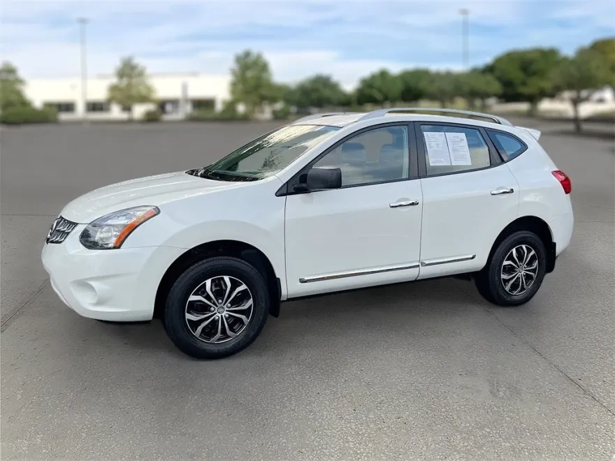 2014 Nissan Rogue Select S photo 1
