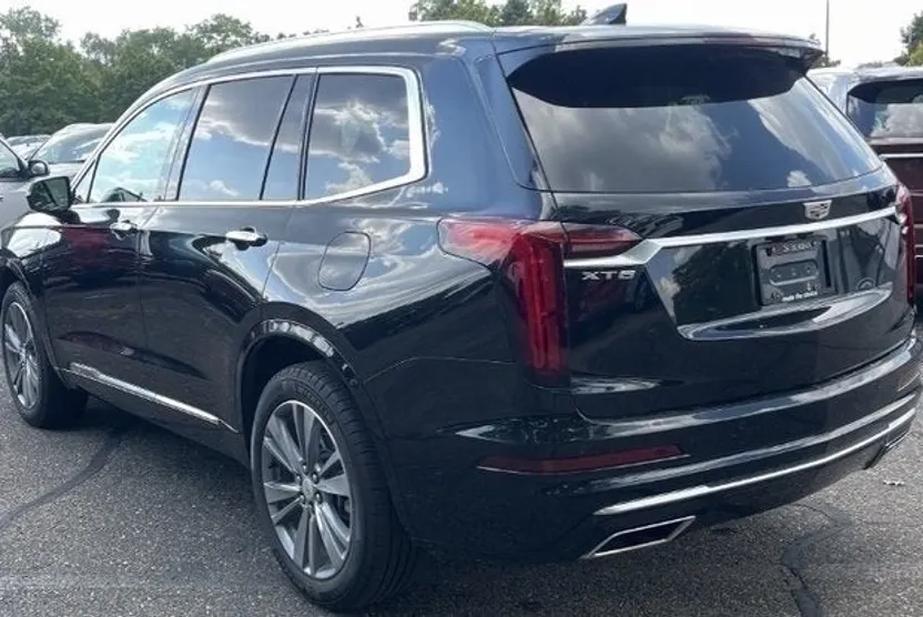 2024 Cadillac XT6 Premium Luxury photo 1