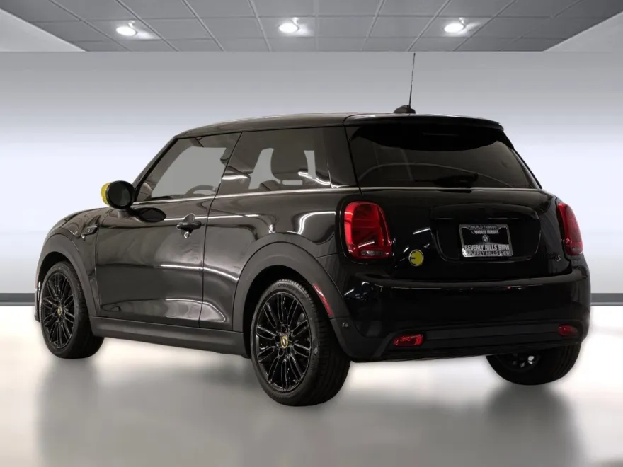 2024 Mini Cooper 2 Door Hardtop SE photo 1