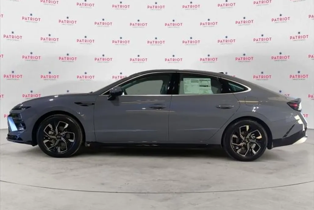2025 Hyundai Sonata SEL photo 1