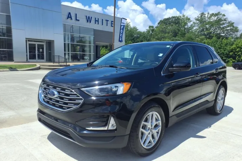 2022 Ford Edge SEL photo 1