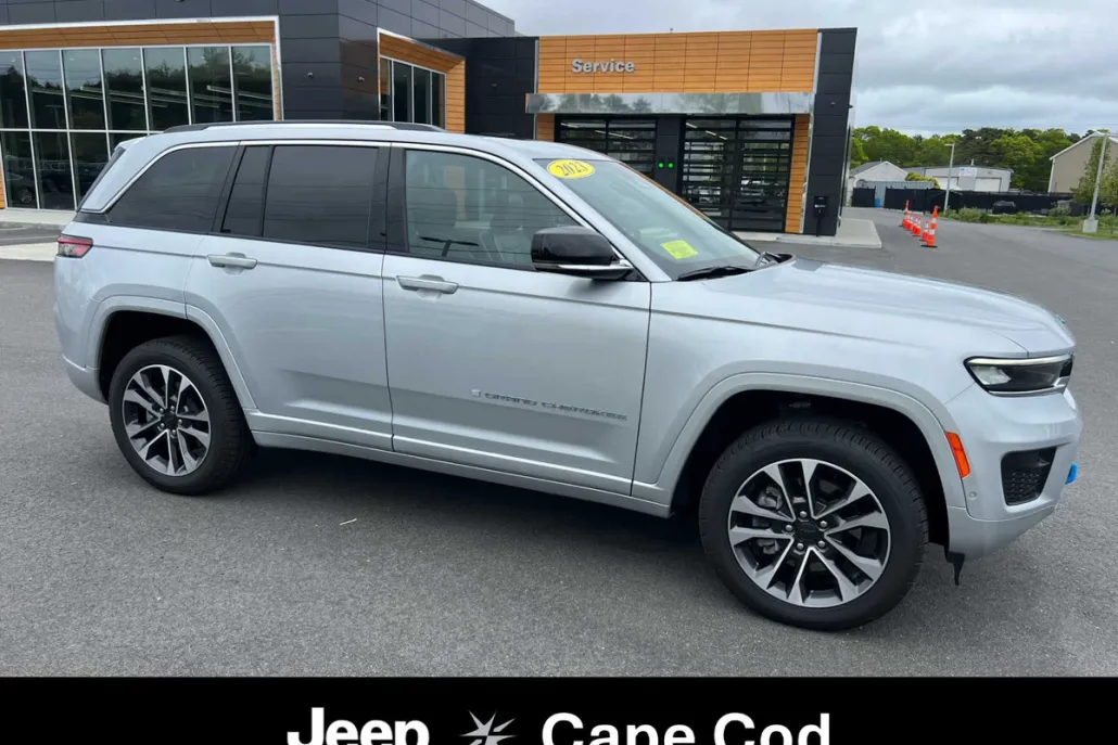 2023 Jeep Cherokee 4xe Overland photo 1