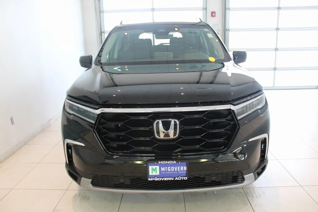 2025 Honda Pilot Touring photo 1
