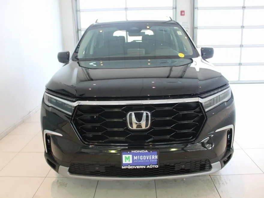 2025 Honda Pilot Touring photo 1