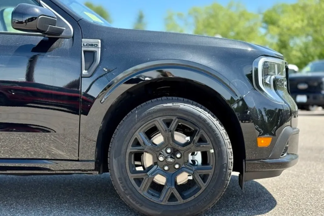 2025 Ford Maverick photo 1