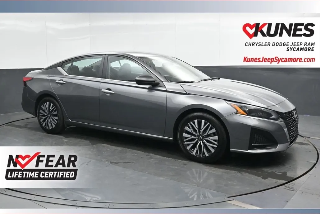 2024 Nissan Altima 2.5 SV photo 1