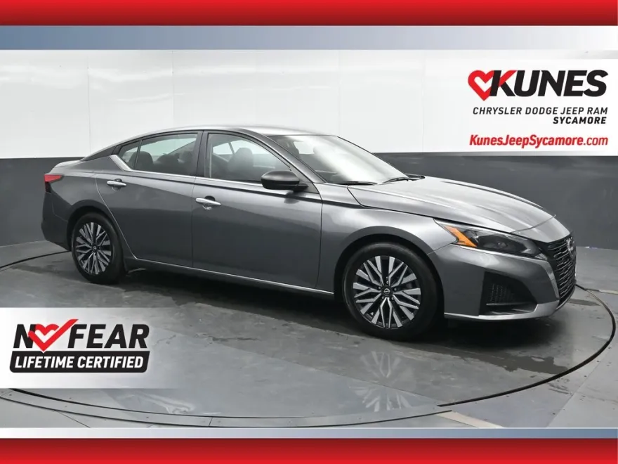 2024 Nissan Altima 2.5 SV photo 1