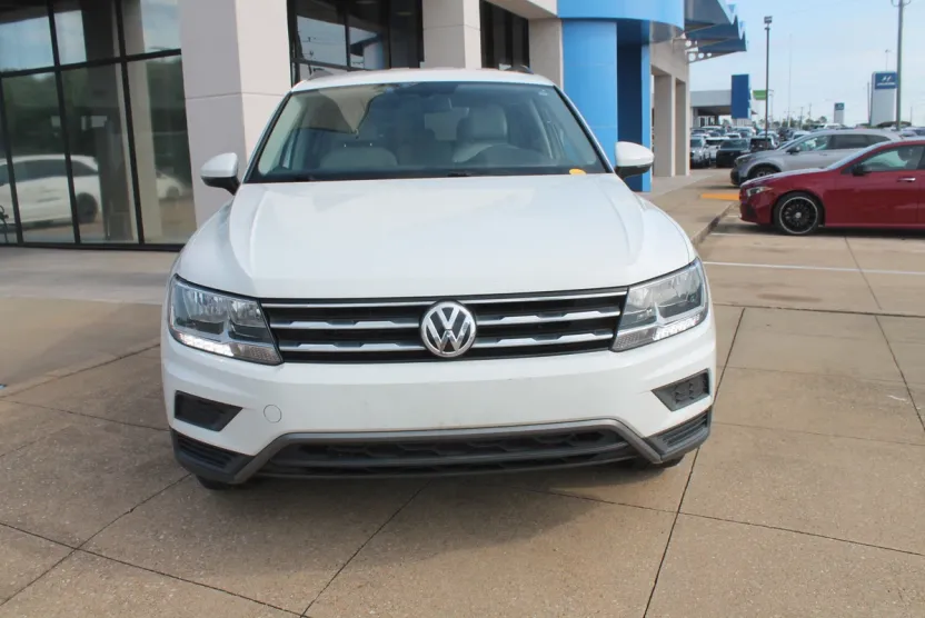 2020 Volkswagen Tiguan SE photo 1