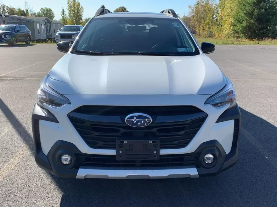 2023 Subaru Outback Limited photo 1