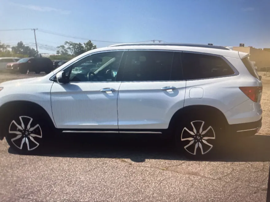 2021 Honda Pilot Touring photo 1
