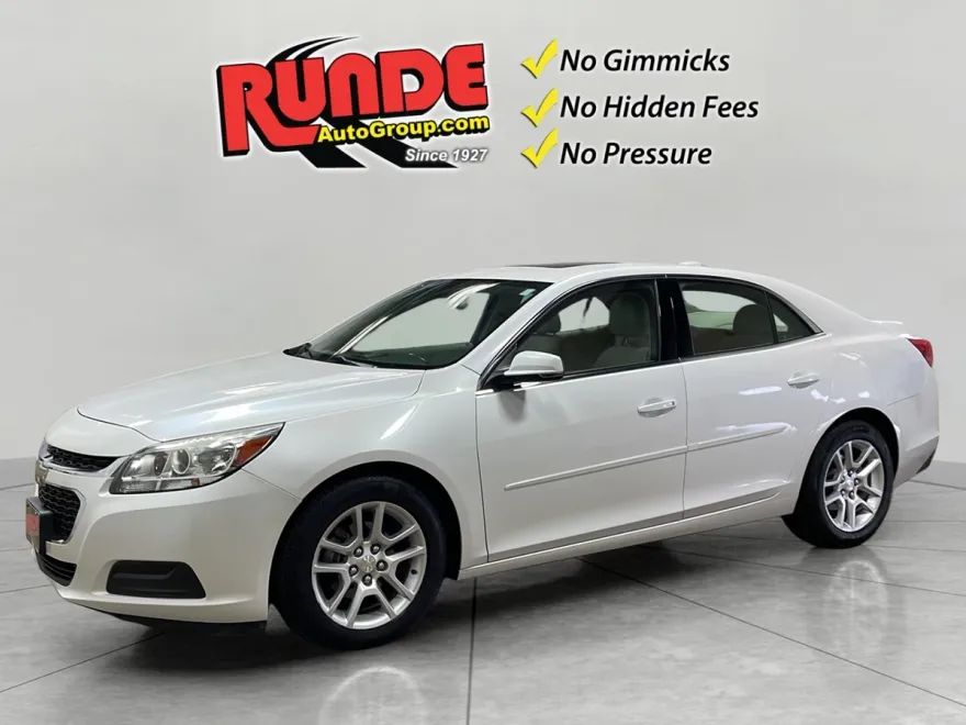 2015 Chevrolet Malibu 1LT photo 1