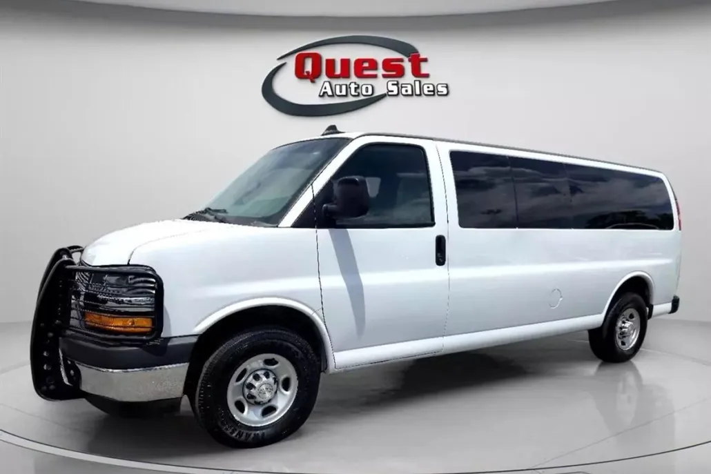 2021 Chevrolet Express 3500 Passenger LS Van photo 1