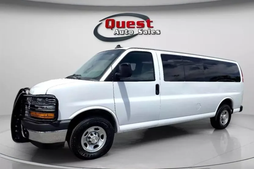 2021 Chevrolet Express 3500 Passenger LS Van photo 1