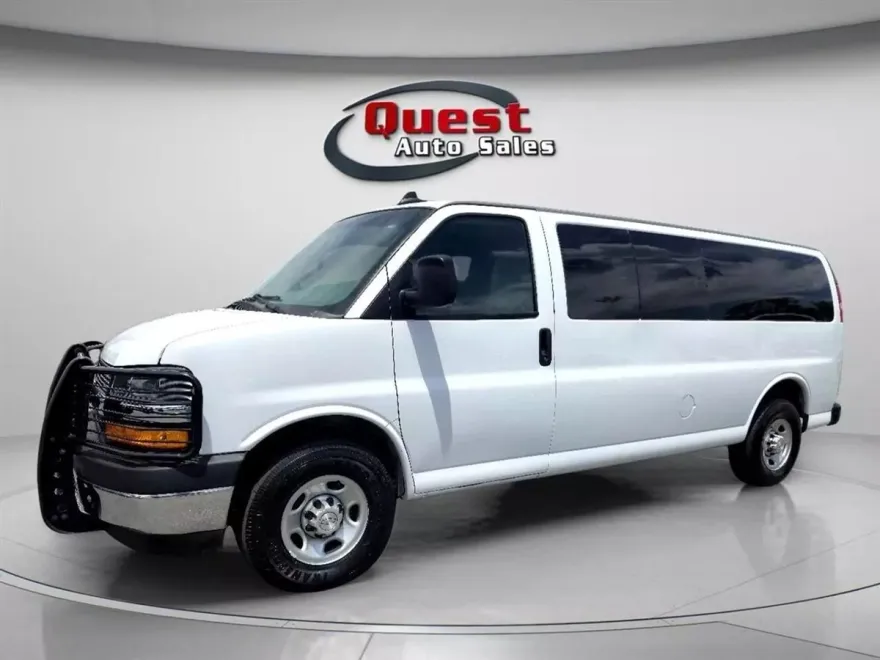 2021 Chevrolet Express 3500 Passenger LS Van photo 1
