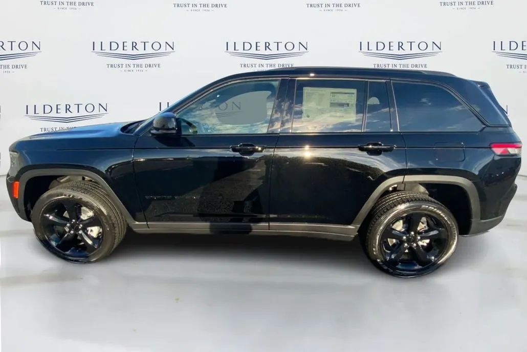 2025 Jeep Grand Cherokee Altitude photo 1