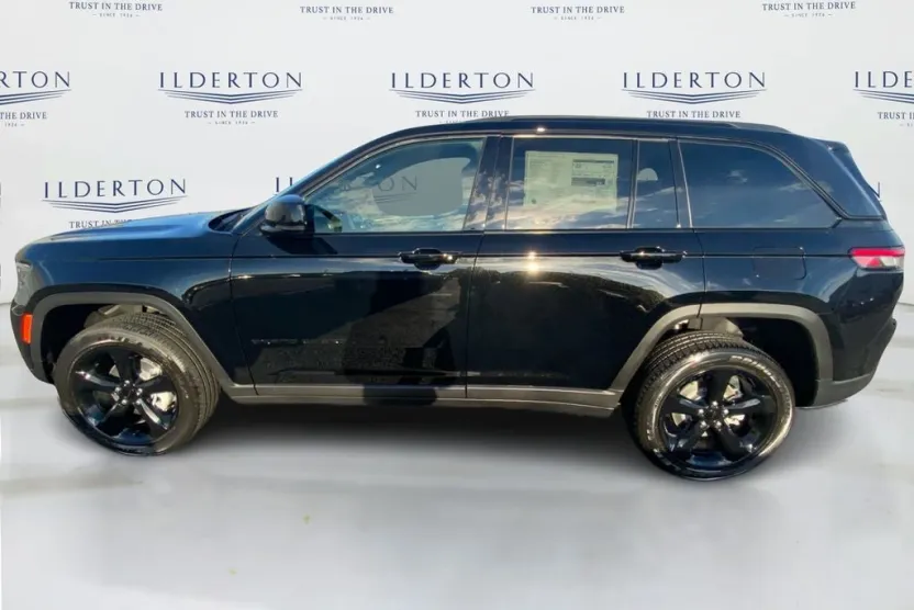 2025 Jeep Grand Cherokee Altitude photo 1