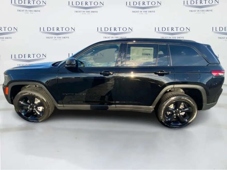 2025 Jeep Grand Cherokee Altitude photo 1