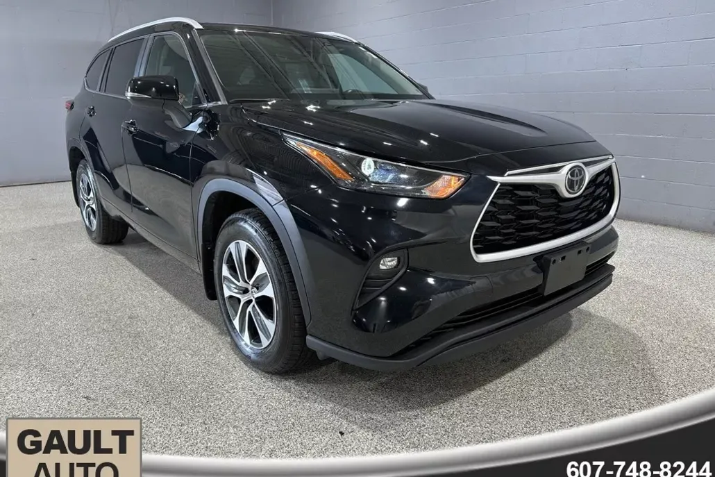 2024 Toyota Highlander XLE photo 1