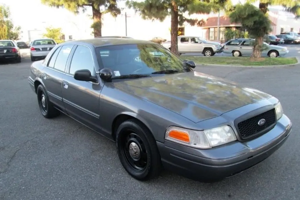 2011 Ford Crown Victoria photo 1