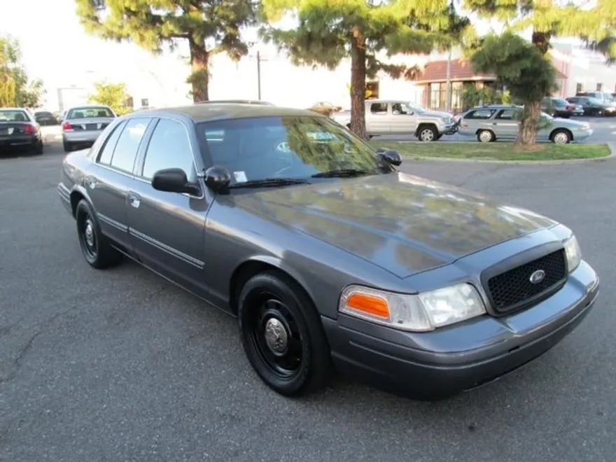 2011 Ford Crown Victoria photo 1