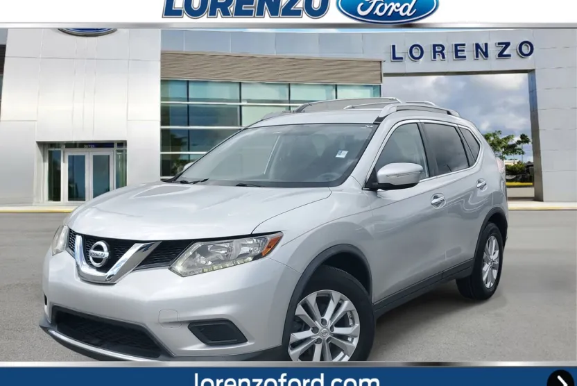 2015 Nissan Rogue SV photo 1