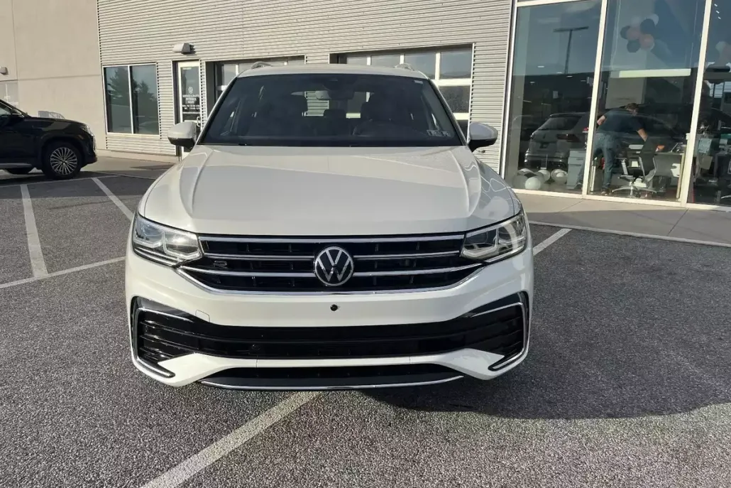 2022 Volkswagen Tiguan SEL Premium R-Line photo 1