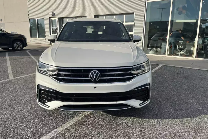 2022 Volkswagen Tiguan SEL Premium R-Line photo 1