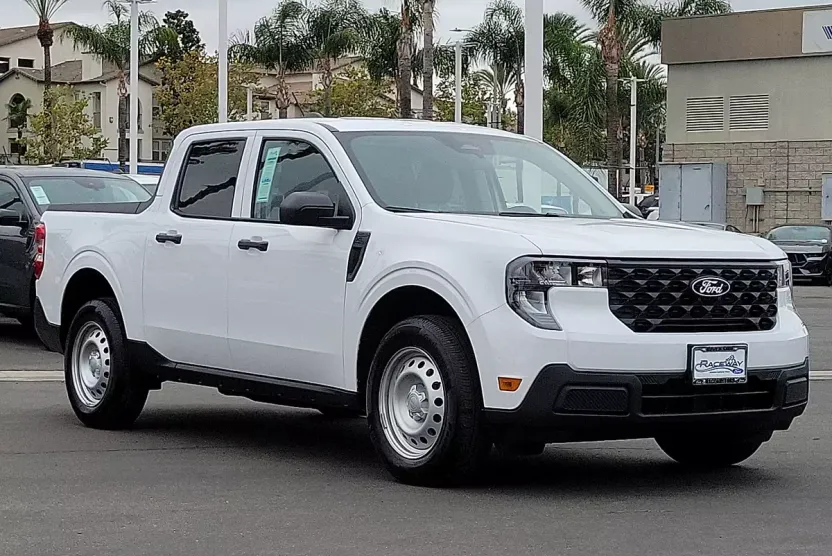 2025 Ford Maverick XL photo 1