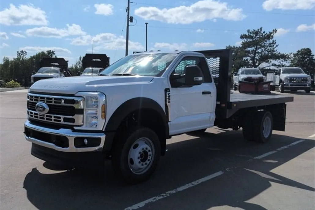 2024 Ford F-550 photo 1