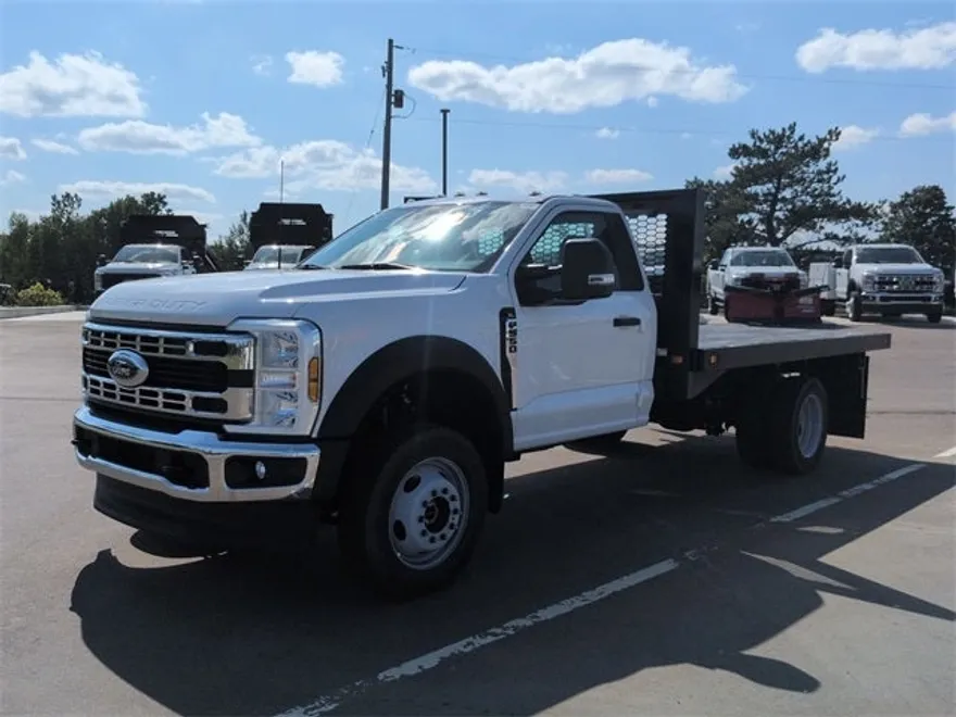 2024 Ford F-550 photo 1