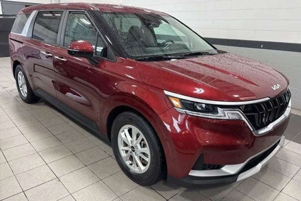 2022 Kia Carnival LXS photo 1