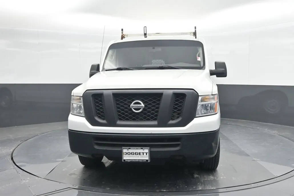 2017 Nissan NV2500 HD S photo 1