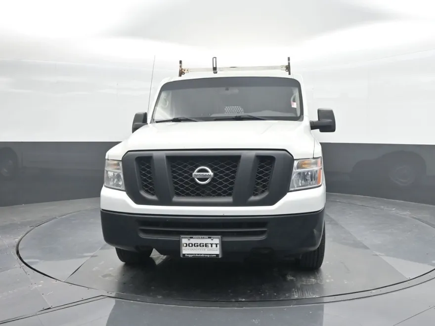 2017 Nissan NV2500 HD S photo 1