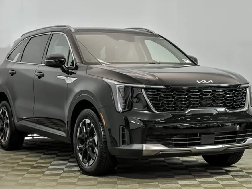 2024 Kia Sorento S photo 1