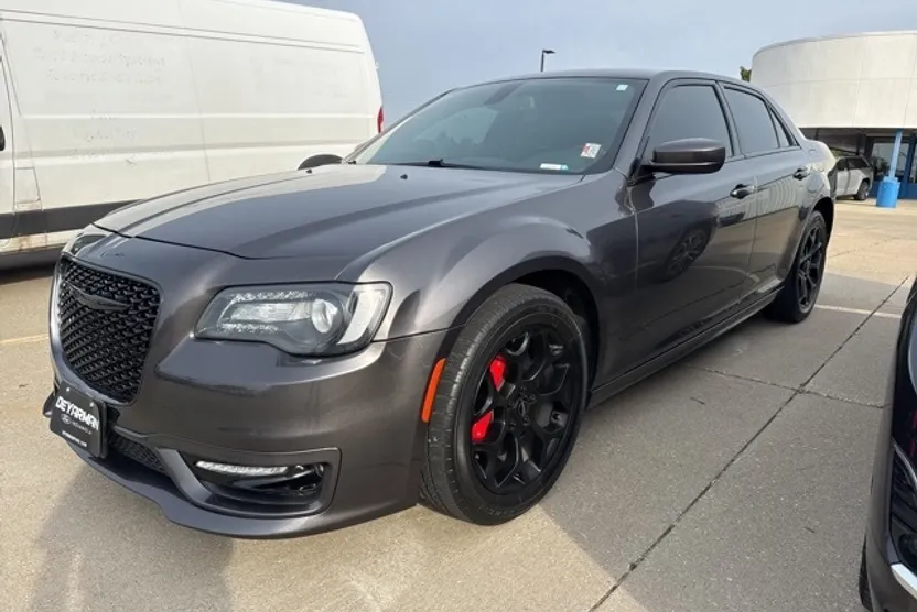2017 Chrysler 300 S photo 1
