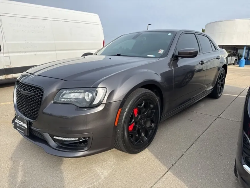 2017 Chrysler 300 S photo 1