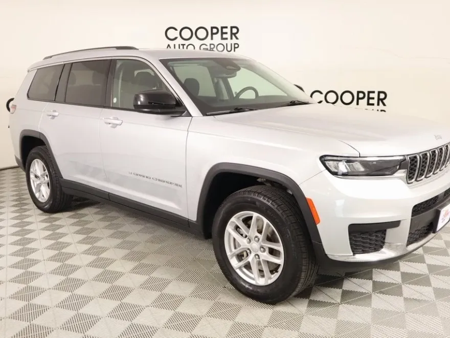 2023 Jeep Grand Cherokee Laredo photo 1