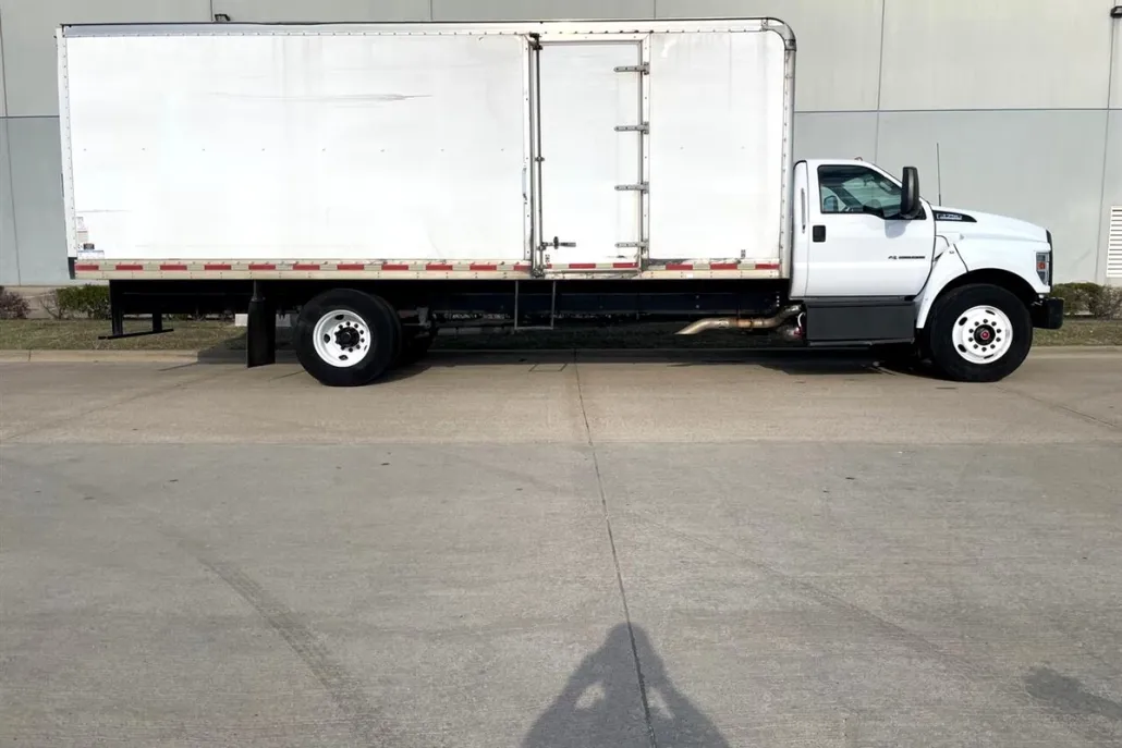 2022 Ford F-750 Regular Cab photo 1
