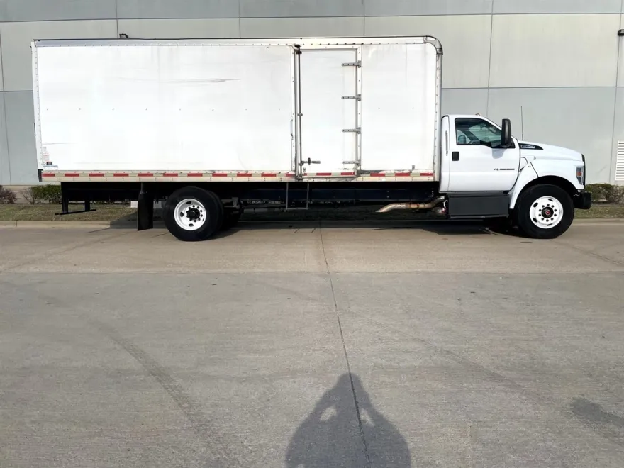 2022 Ford F-750 Regular Cab photo 1