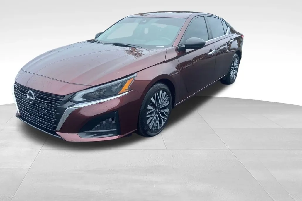 2024 Nissan Altima 2.5 SV photo 1