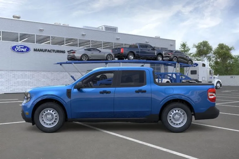 2025 Ford Maverick XL photo 1