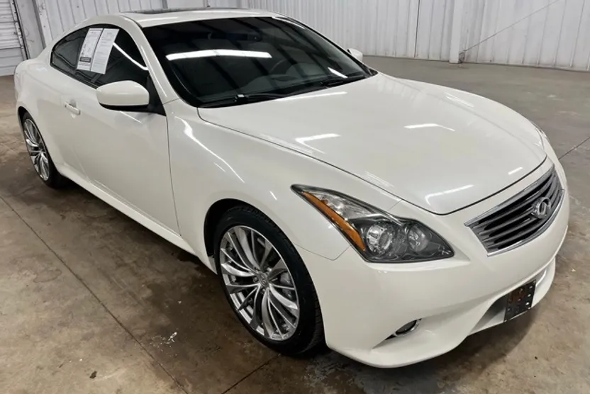 2015 Infiniti Q60 S photo 1