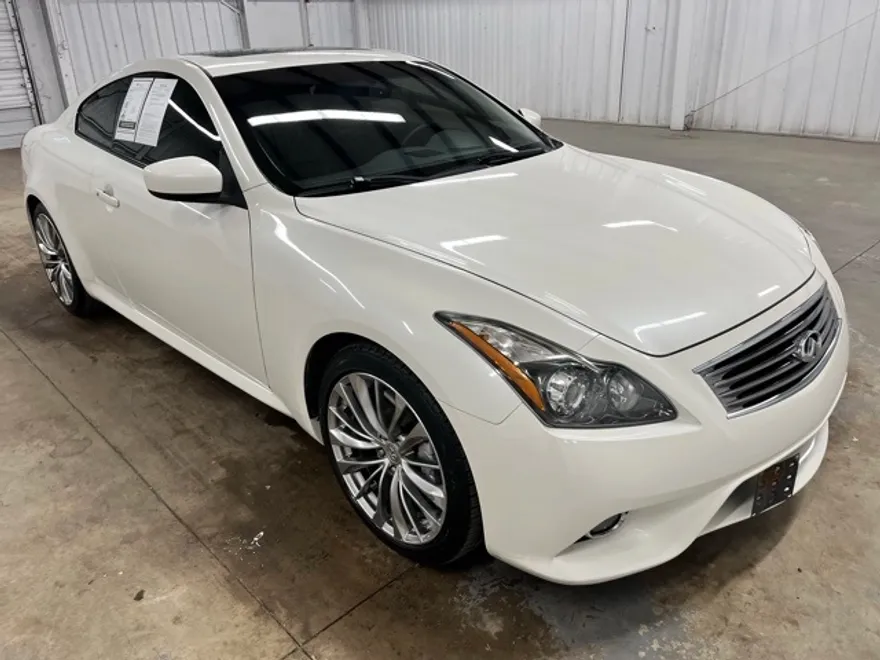 2015 Infiniti Q60 S photo 1