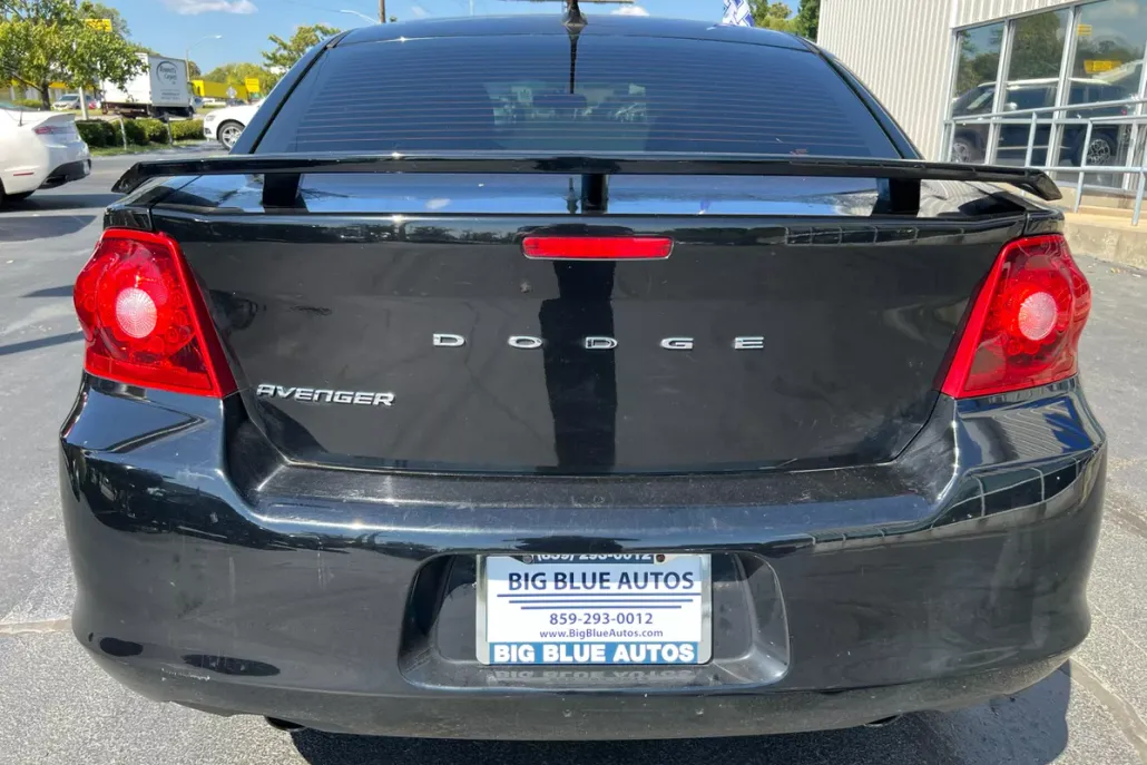 2013 Dodge Avenger SXT photo 1