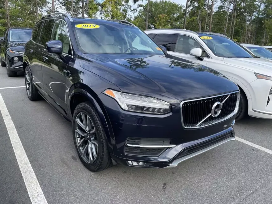 2019 Volvo XC90 T6 Momentum photo 1
