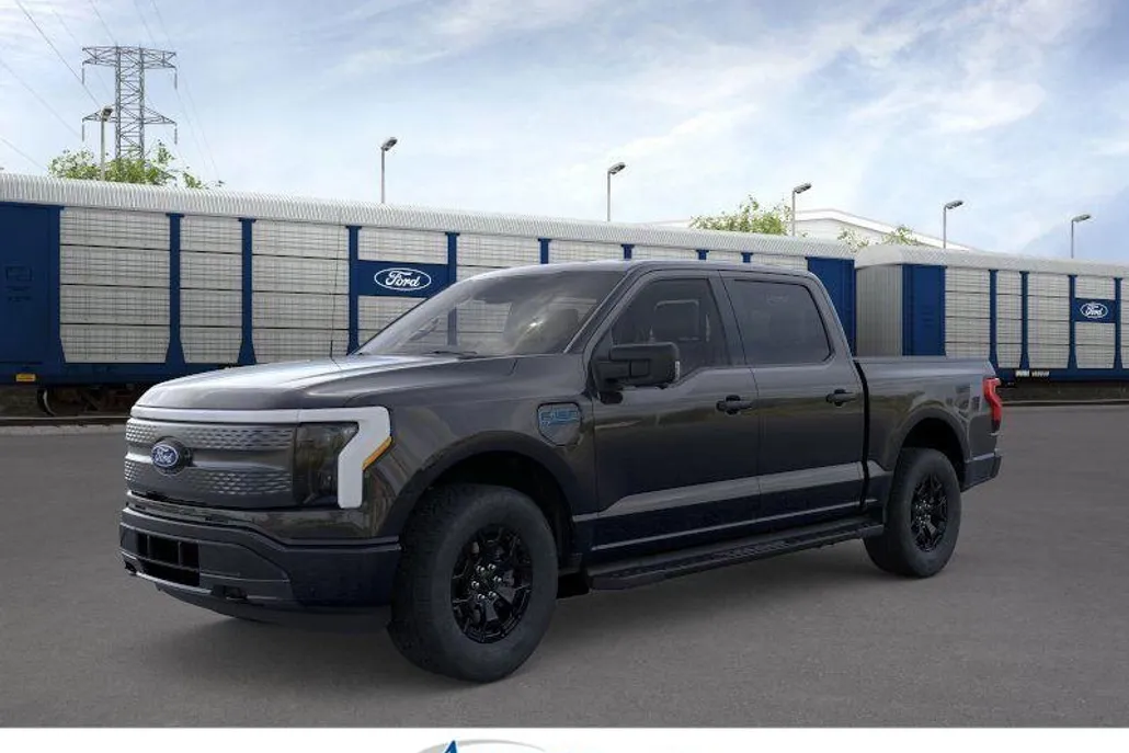 2025 Ford F-150 Lightning XLT photo 1