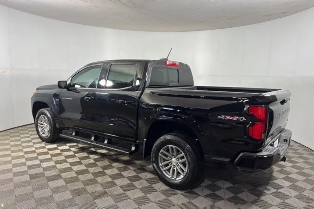 2026 Chevrolet Colorado LT photo 1