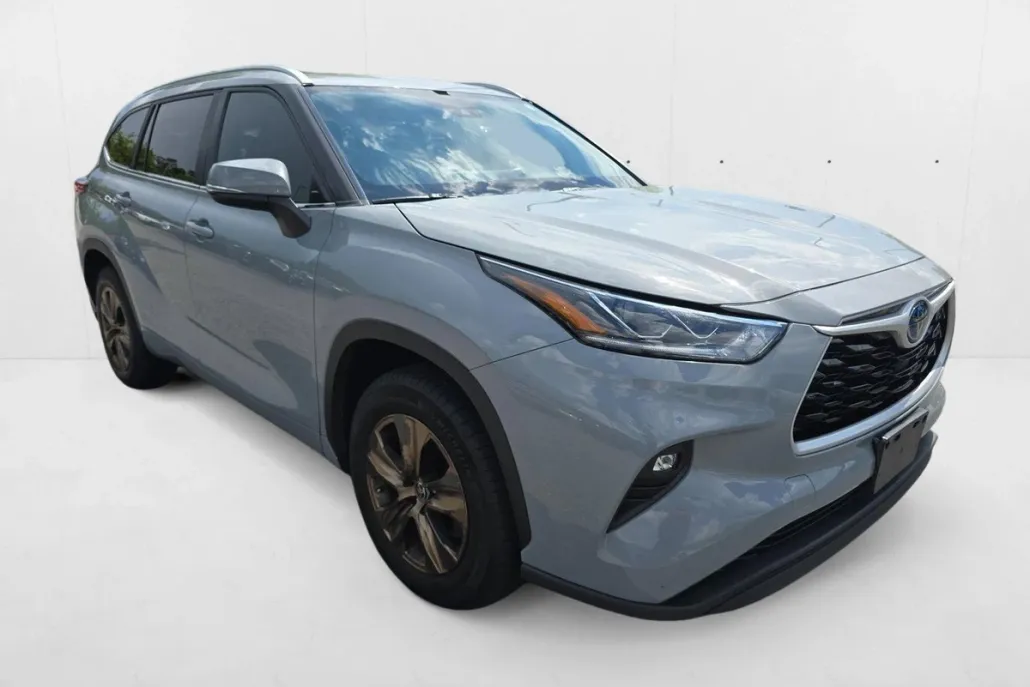 2023 Toyota Highlander Hybrid XLE Bronze Edition photo 1