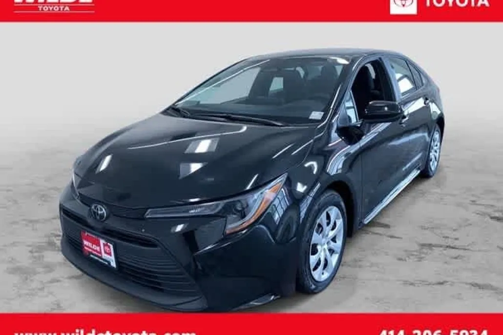 2024 Toyota Corolla LE photo 1